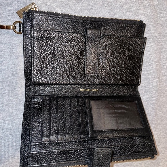 Michael Kors Adele Wristlet - Picture 4 of 7